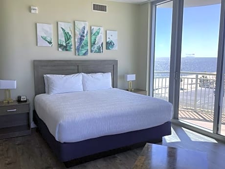 Studio Deluxe, Partial Ocean View