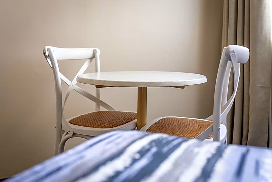 Charbonnier Motor Inn