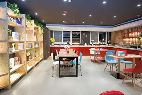 ibis Luoyang Baolong Square Hotel