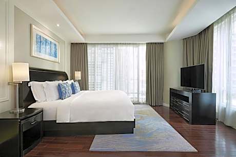 One-Bedroom Superior Suite King