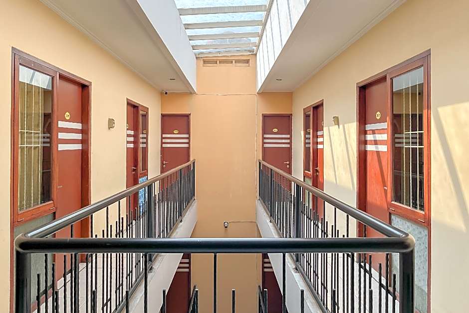 RedDoorz near Tegalega Park 2