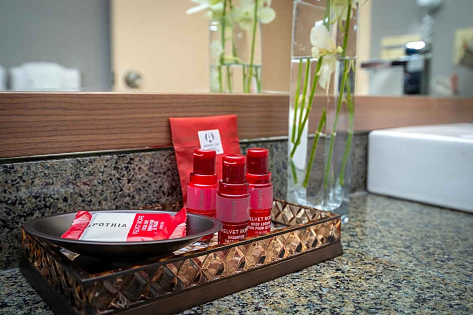 Best Western Premier Chateau Granville Hotel & Suites & Conference Centre