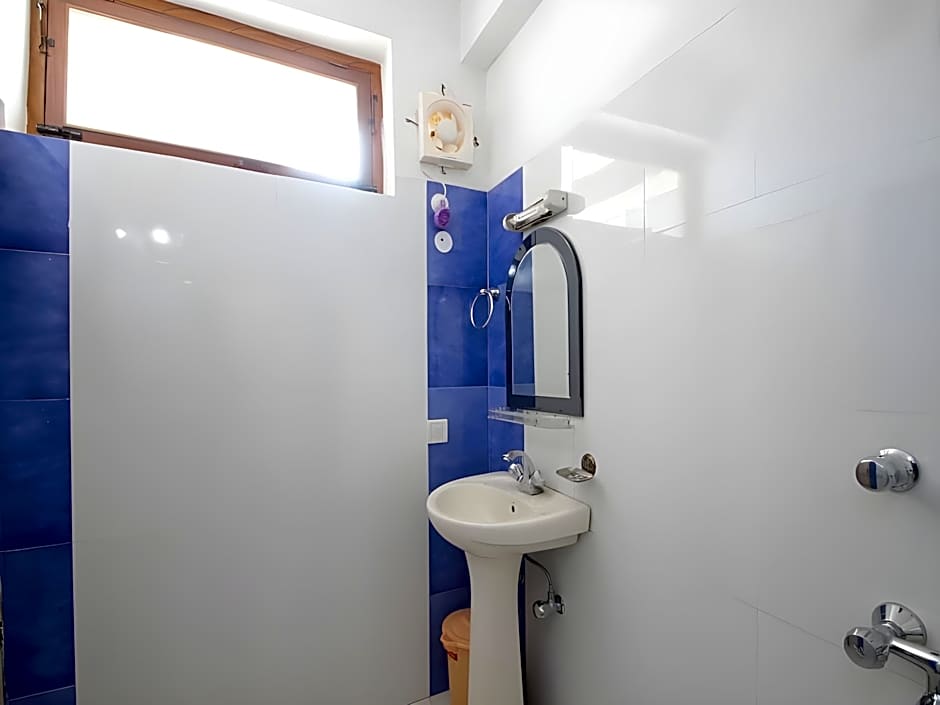 Hotel Lake Inn - A Luxury Lake View Hotel