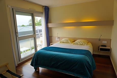 Double or Twin Room with Odet Gardens View and balcony