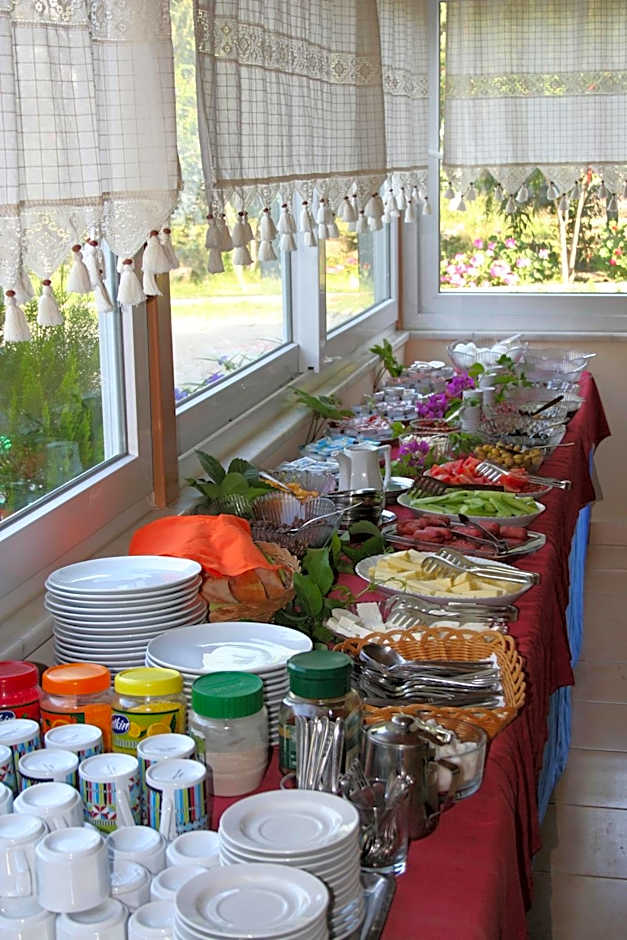 Canada Hotel & Bungalows