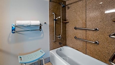 Queen Room with Bath Tub - Disability Access/Non-Smoking 