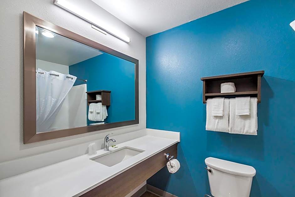 WoodSpring Suites Bakersfield