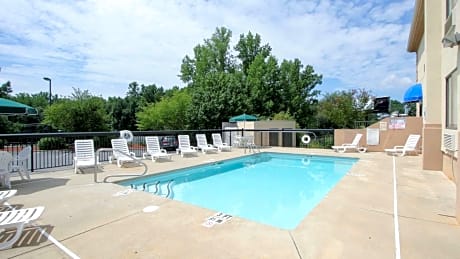 Country Inn & Suites by Radisson, Shelby, NC