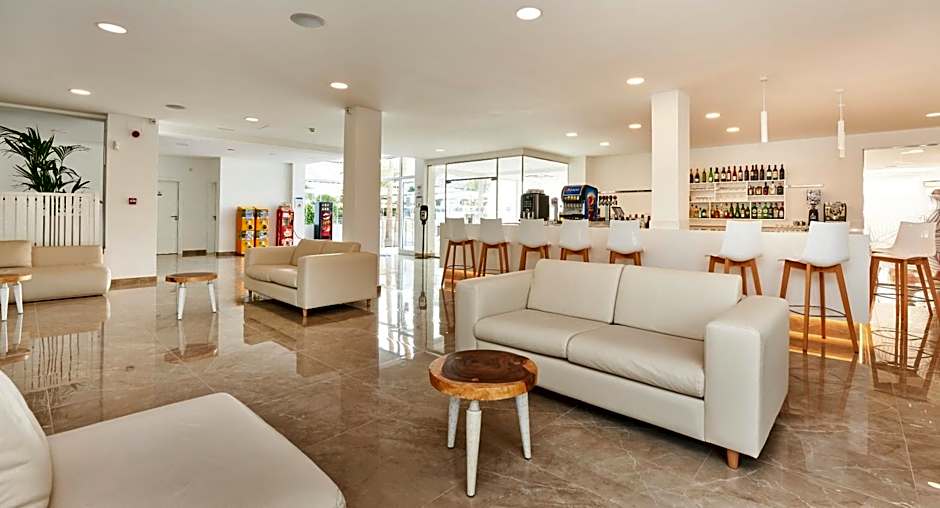 Globales Cala Bona Suites