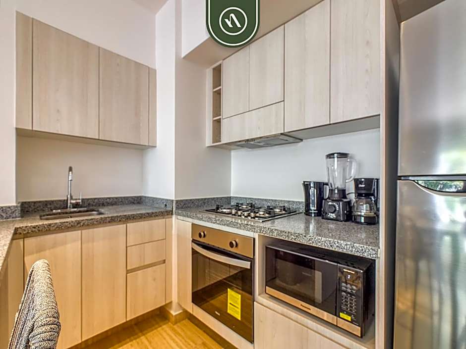 New 1 BR Condo - Oceanview Pool - 2 min to Beach