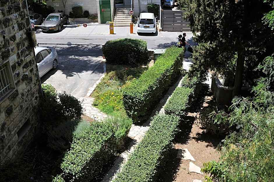 Colony Suites- Hananya St.