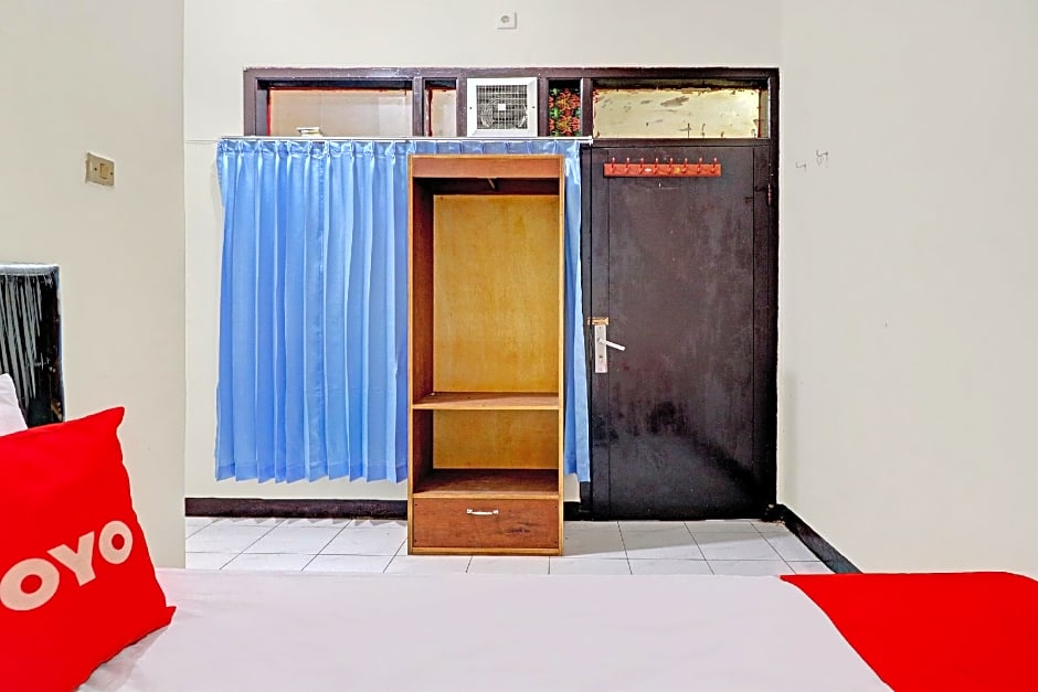 OYO Life 92685 Kost Arimbi