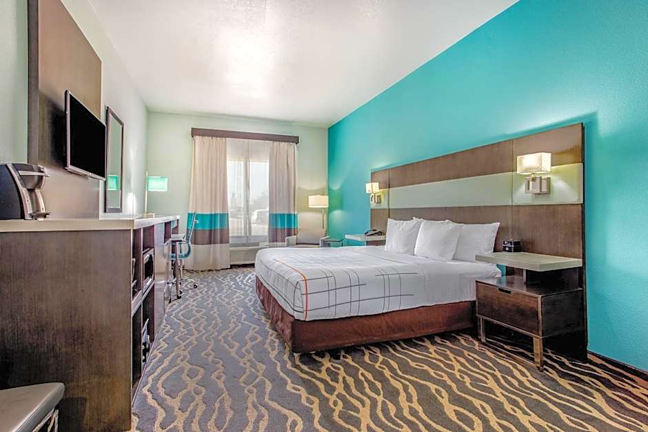 La Quinta Inn & Suites by Wyndham Northlake Ft. Worth
