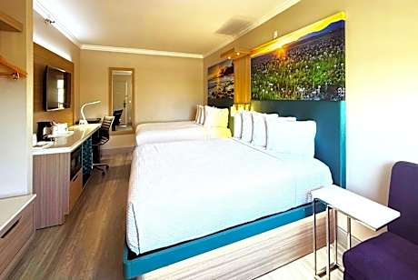 Queen Room with Two Queen Beds - Non-Smoking