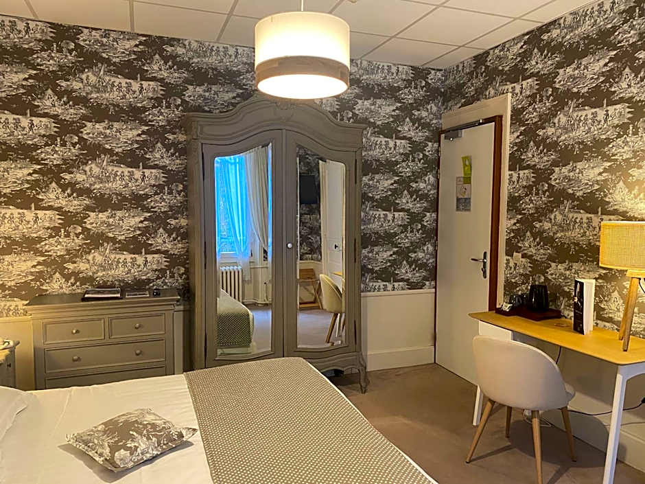 BRIT HOTEL & SPA Le Roc au Chien