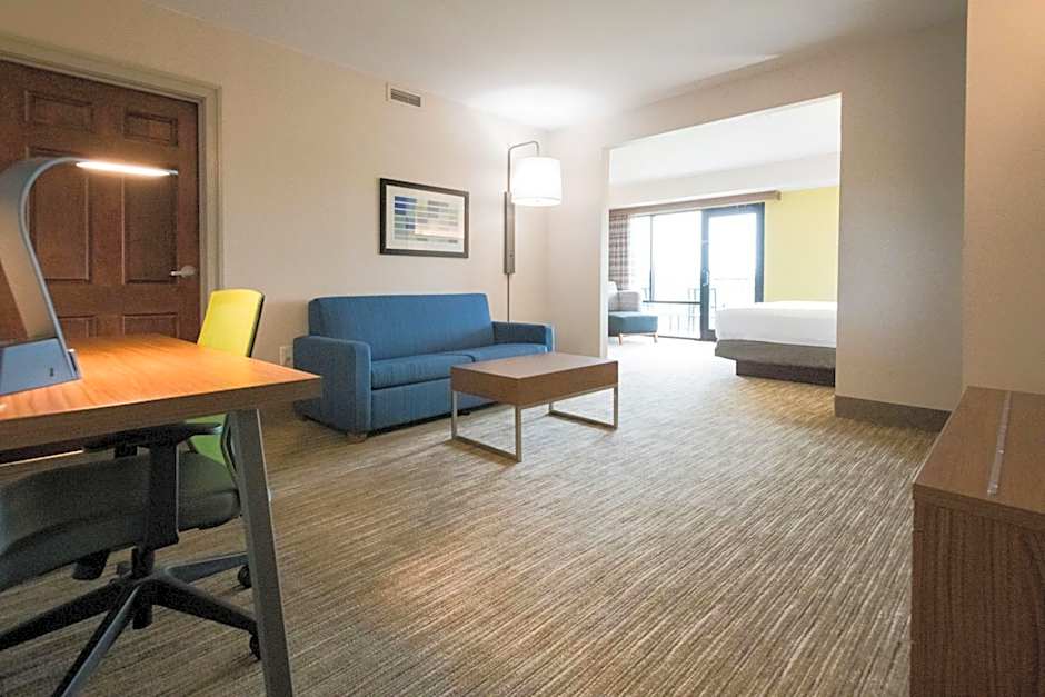 Holiday Inn Express & Suites Lexington NW-The Vineyard by IHG