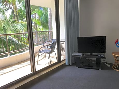 One-Bedroom Apartment with Garden View