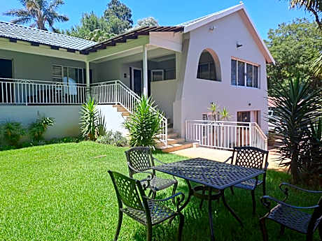 8 on Acacia Guesthouse