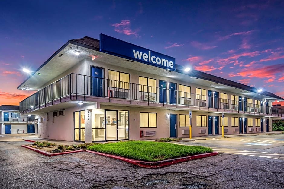 Motel 6-College Station, TX - Bryan