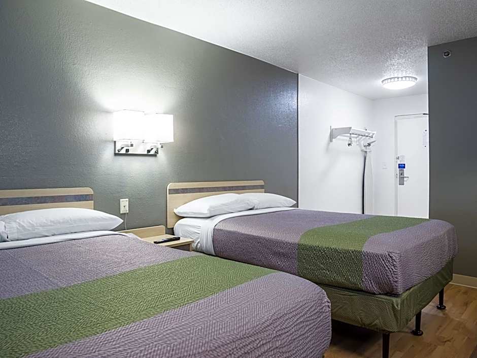 Photo 1 of 4 of Quadruple Room - Non-Smoking