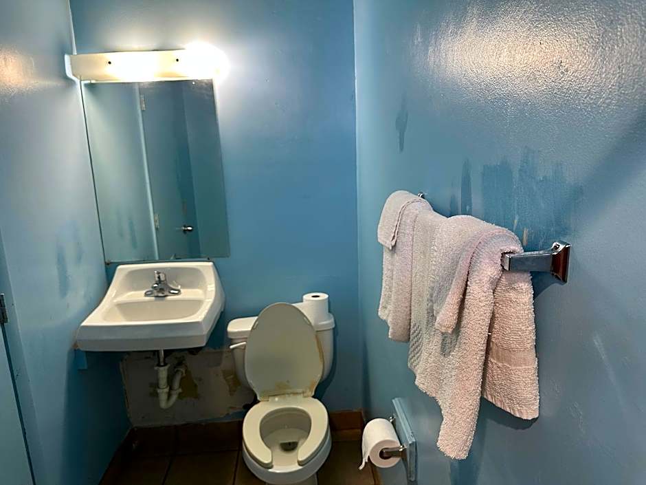 Westgate Manor Motel By OYO Youngstown Austintown