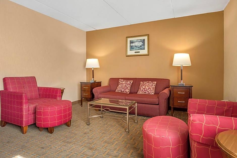 Clarion Hotel Conference Center on Lake Erie