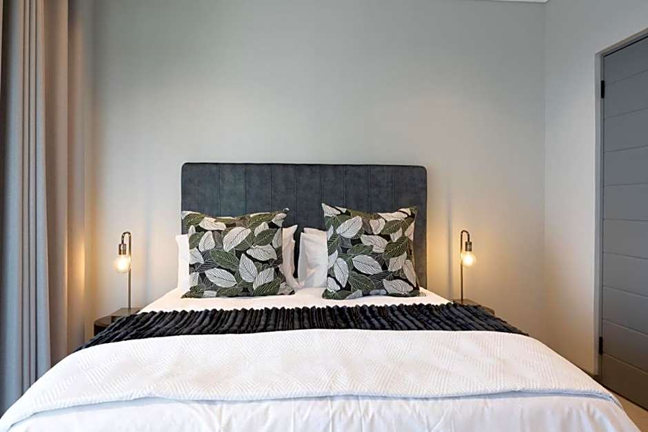 Luxury Bellagio 002 with Sea Views and Inverter