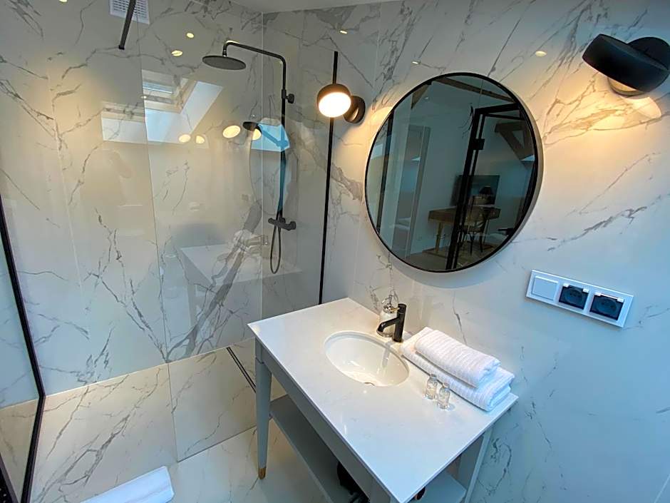 Zamek Sarny - Schloss Scharfeneck