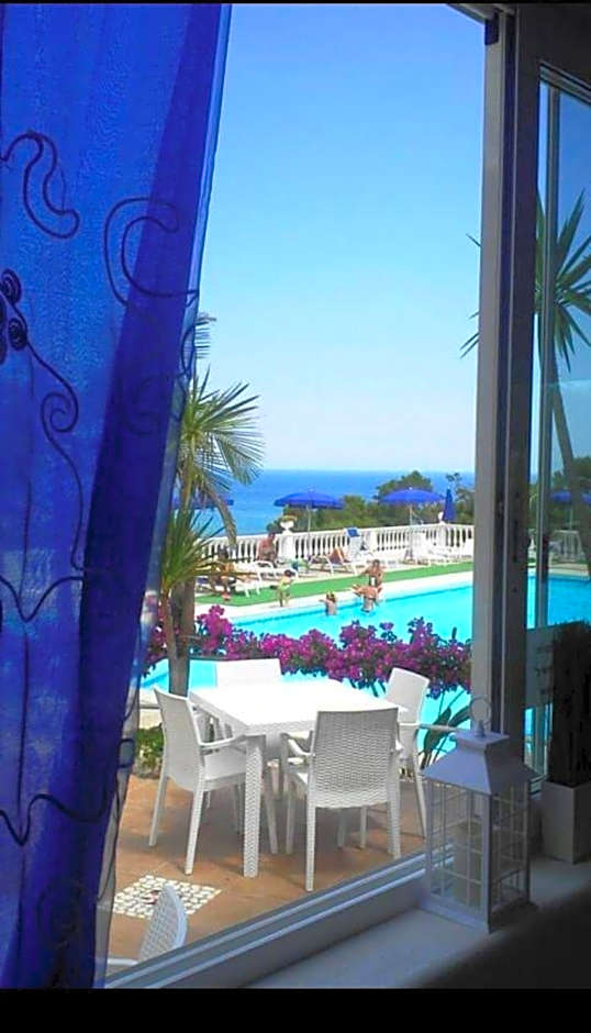 RESIDENCE EMARINE con SERVIZIO SPIAGGIA INCLUSO