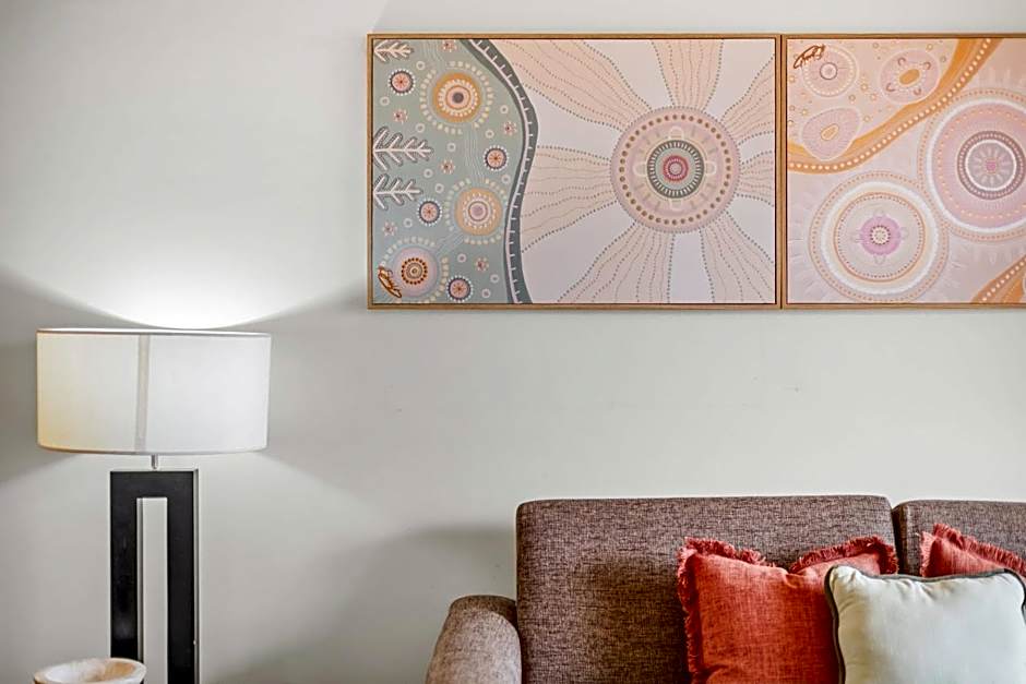 Apartment with City Views in East Perth