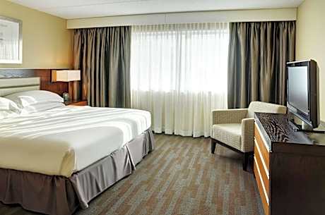 One-Bedroom King Suite with Balcony