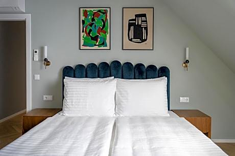 Extra Large 2 Bedroom Apartment with AC and Terrace