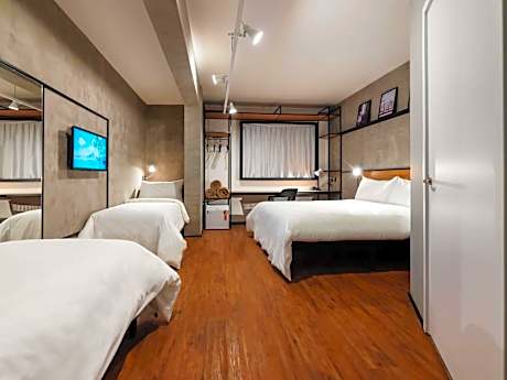 Apartment with One Double Bed and Two Single Beds