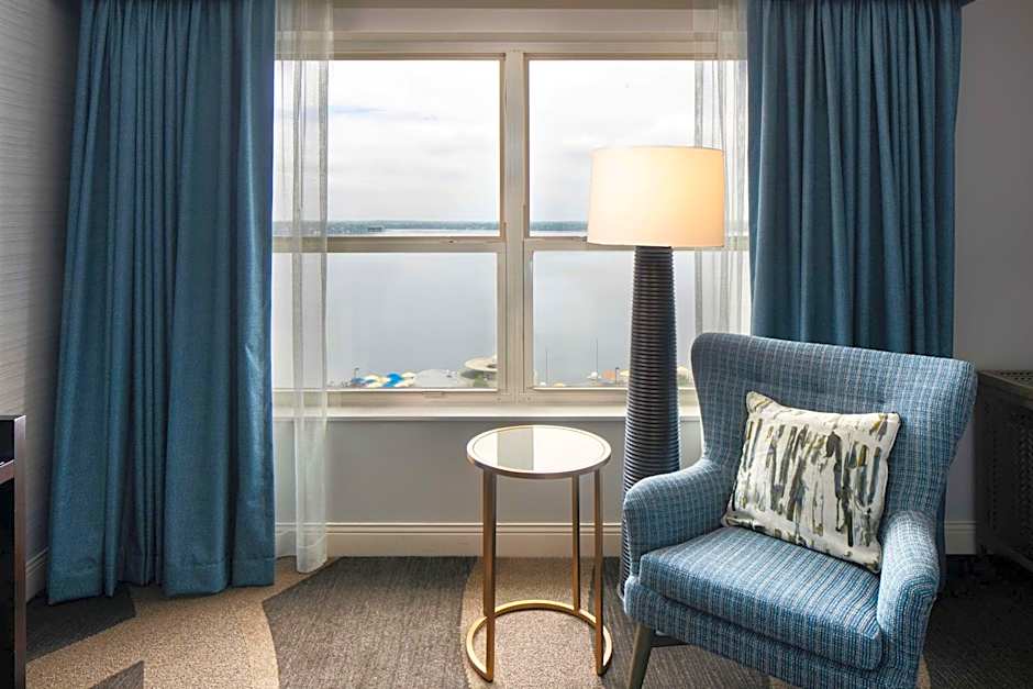 Photo 1 of 6 of 1 King Bed, Lake View