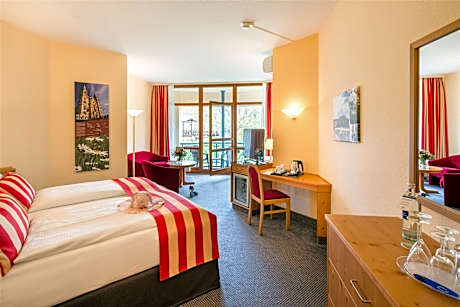 1 Double Bed, Superior Room, Junior Suite, 38 Square Meters, Sitting Area, Balcony, Garden View, Ful