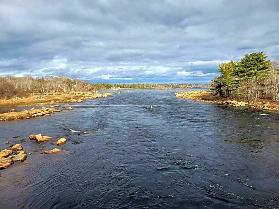 The Old Kettle Cabin with Hot Tub