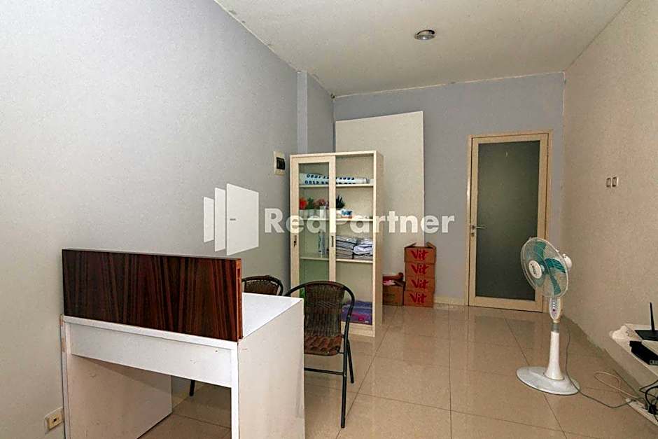 RedLiving Apartemen Green Lake View Ciputat Syafa Property Tower E