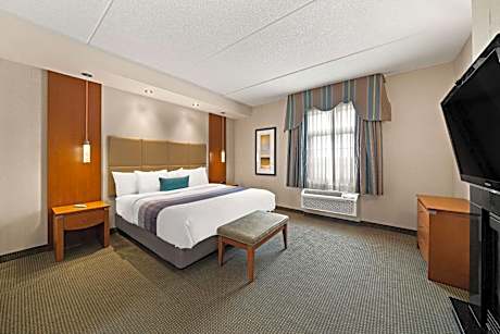 King Suite with Living Room - Non-Smoking