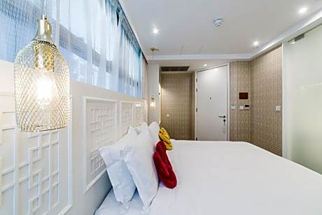 Superior Comfort King Room