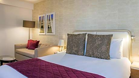 Premium Queen Room with sofa bed