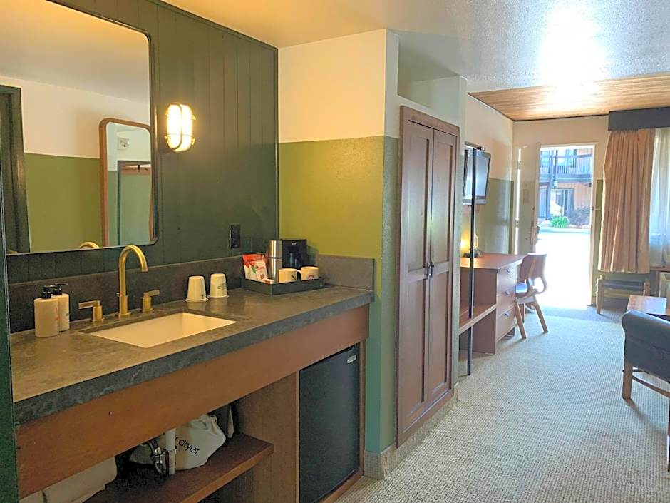 Station House Inn South Lake Tahoe, by Oliver