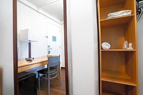 Deluxe Room with Bunk Bed and Shared Bathroom