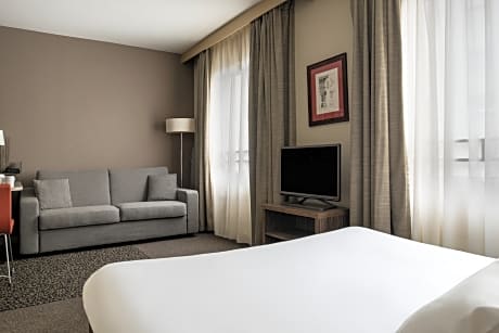 Superior One-Bedroom Apartment (4 Adults)