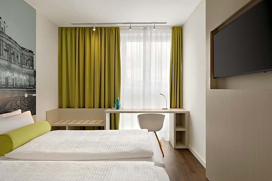 Super 8 by Wyndham Dresden