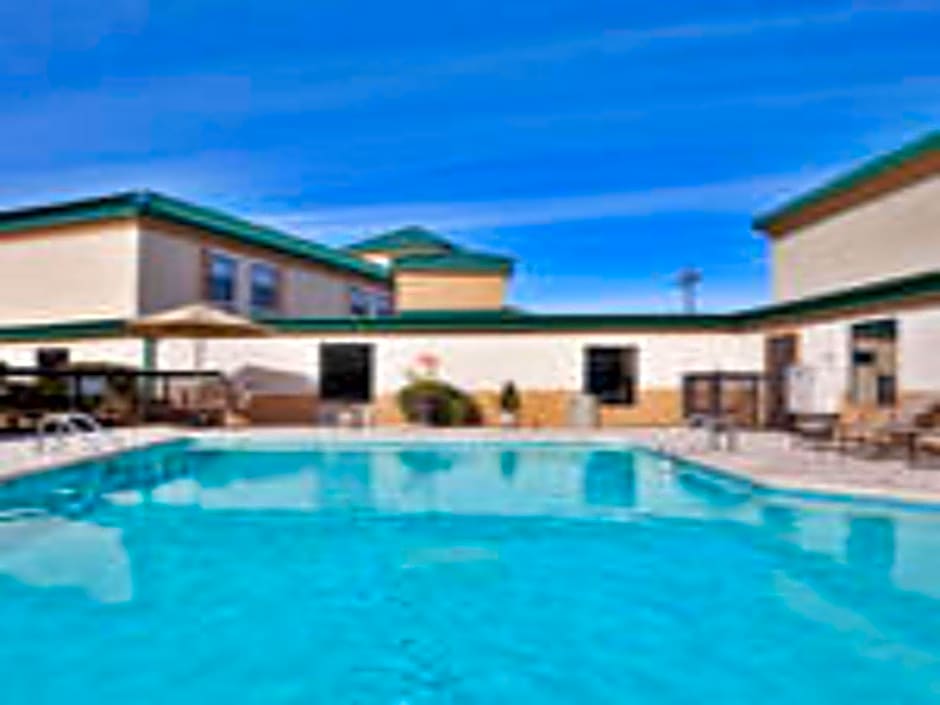 Spring Lake Inn & Suites - Fayetteville