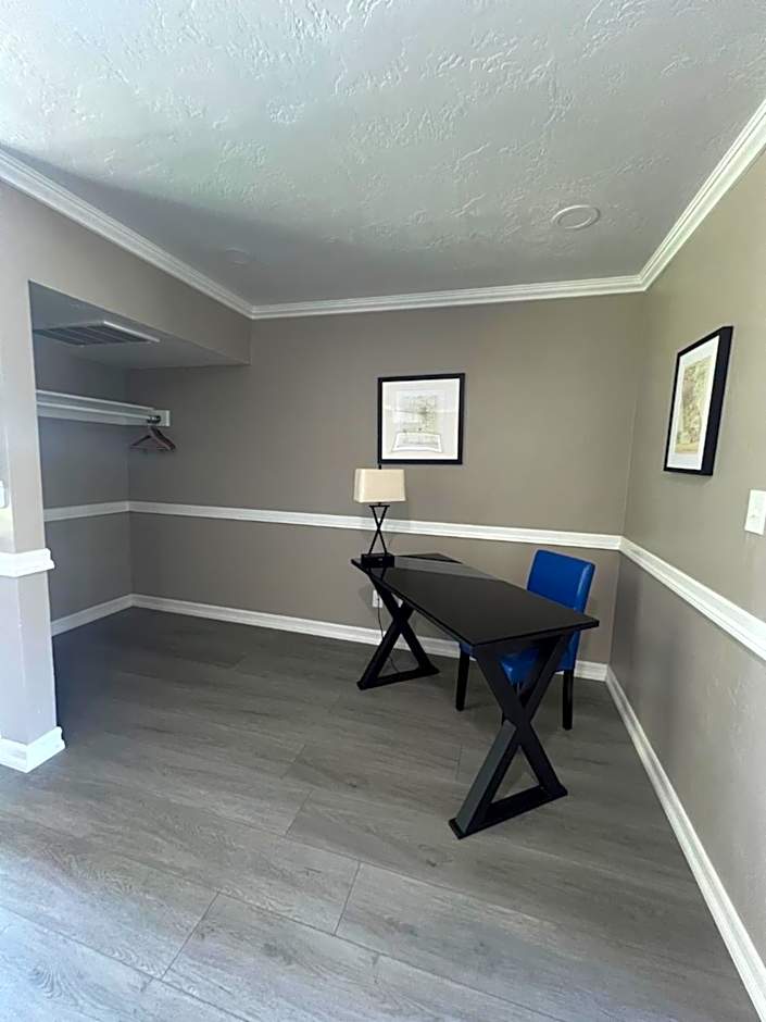 Lamp Liter Inn Visalia, an Ascend Collection Hotel