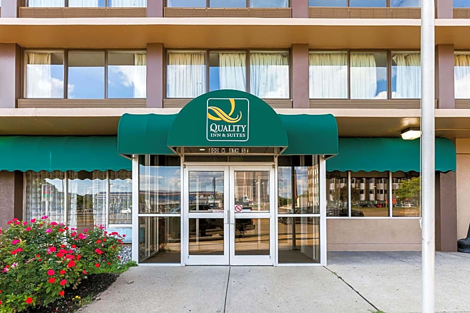 Quality Inn & Suites Cincinnati Downtown