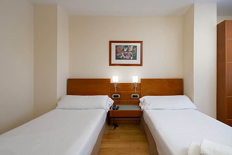 Duerming Longoria Plaza Hotel