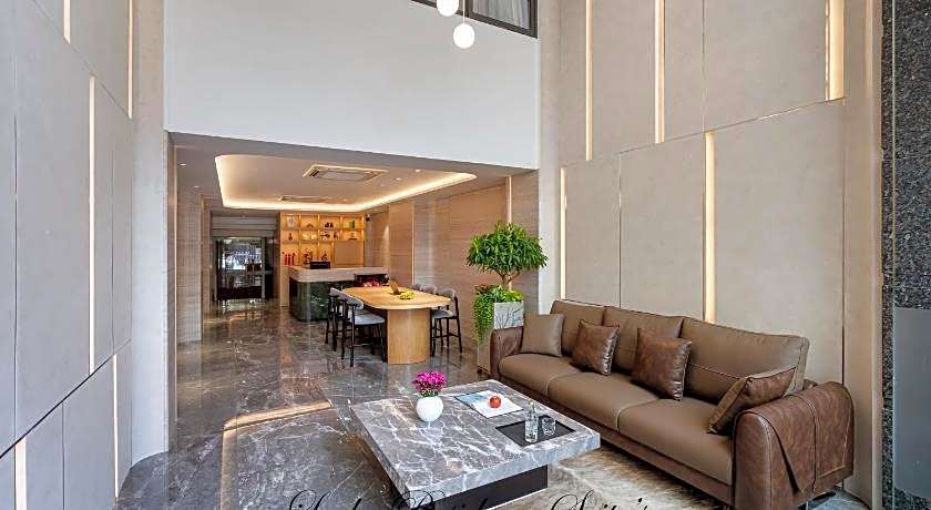 Lucky Residence Suites