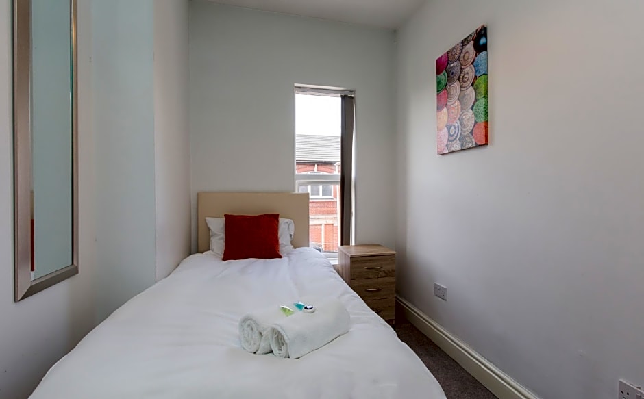 Townhouse @ 27 Electricity St Crewe